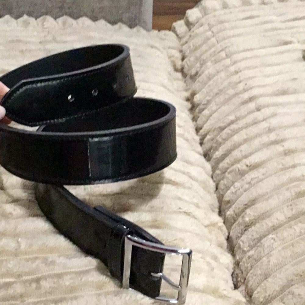 Men's Boston leather belt, size 40.